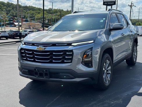 Used 2025 Chevrolet Equinox LT w/ Convenience Package II FWD image 8