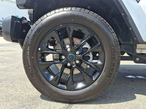 Used 2024 Jeep Wrangler Unlimited Sahara AWD/4WD image 8
