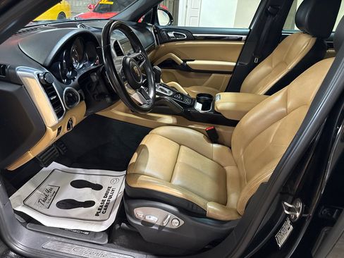 Used 2016 Porsche Cayenne AWD/4WD image 5