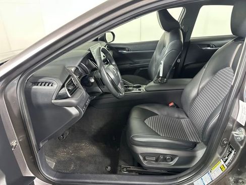 Used 2024 Toyota Camry SE image 11