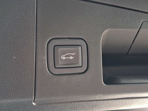 Used 2023 Cadillac XT4 Luxury w/ Cold Weather Package AWD/4WD image 29