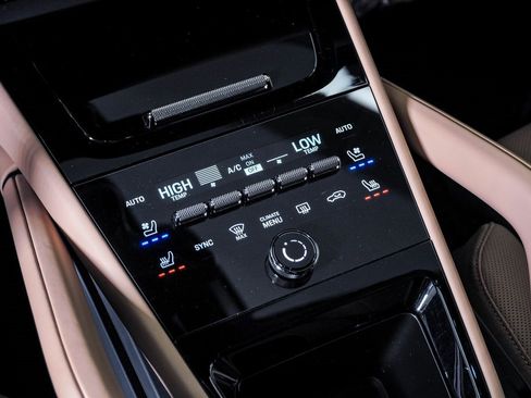 Certified 2025 Porsche Cayenne image 24