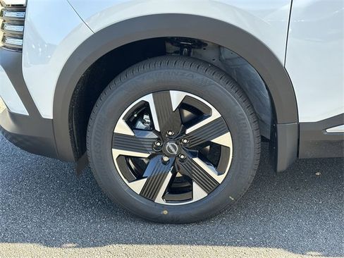 New 2026 Nissan Kicks SV image 12