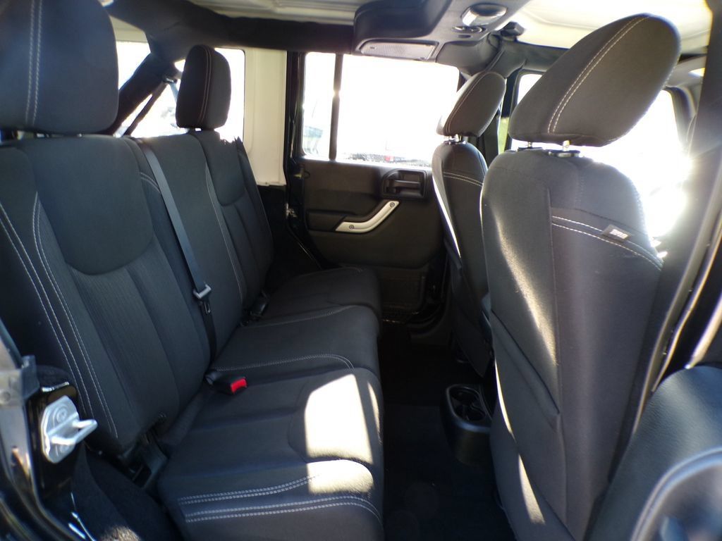 Used 2017 Jeep Wrangler Unlimited Sahara AWD/4WD image 20