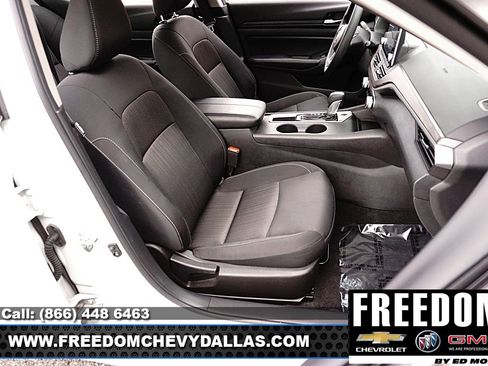 Used 2025 Nissan Altima 2.5 SV image 11