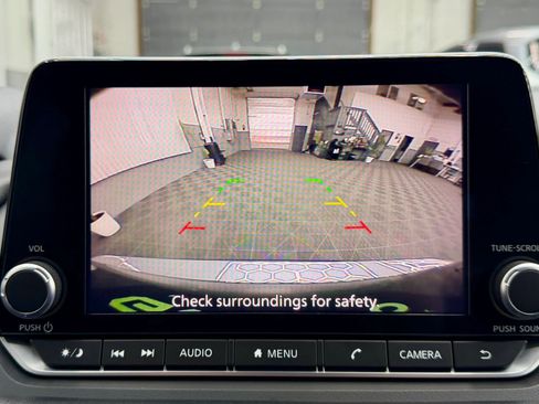 Used 2024 Nissan Rogue SV image 17