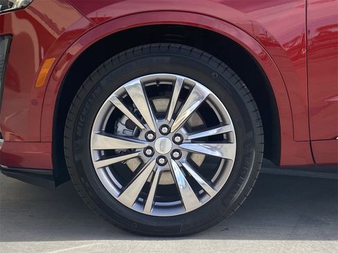 Certified 2025 Cadillac XT6 Premium Luxury w/ Platinum Package image 10