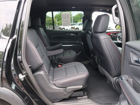 Used 2025 Chevrolet Traverse Z71 w/ Enhanced Driving Package AWD/4WD image 39