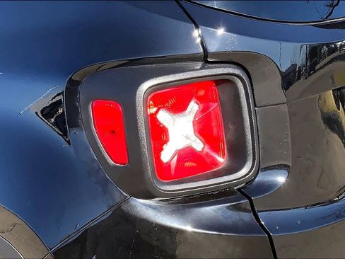 Used 2021 Jeep Renegade Sport image 26