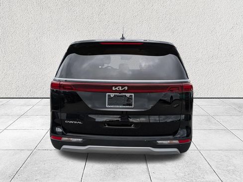 Used 2024 Kia Carnival LX FWD image 4