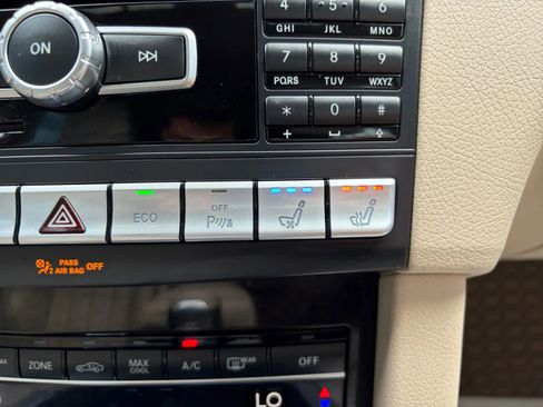 Used 2014 Mercedes-Benz E 550 4MATIC Sedan image 23