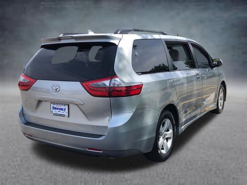 Used 2020 Toyota Sienna LE w/ Carpet Mat Package FWD image 11