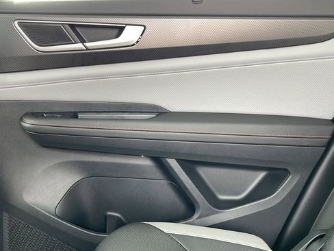 Used 2024 Volkswagen Atlas Peak Edition SE image 24