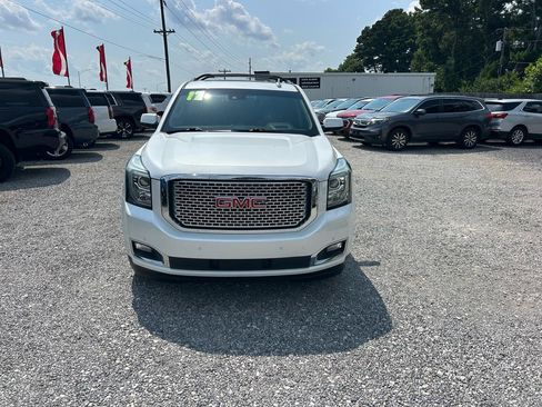 Used 2017 GMC Yukon Denali w/ Open Road Package AWD/4WD image 17