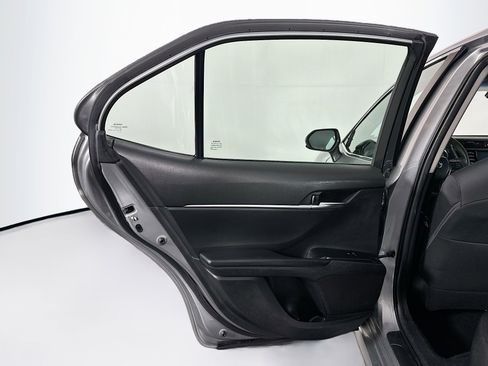 Used 2018 Toyota Camry LE image 24