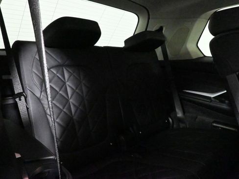 Certified 2024 BMW X7 xDrive40i w/ Premium Package image 38