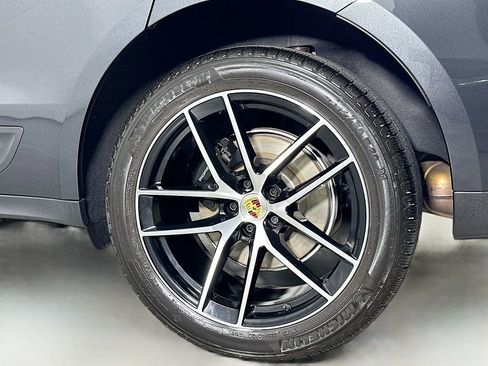 Used 2025 Porsche Macan image 33