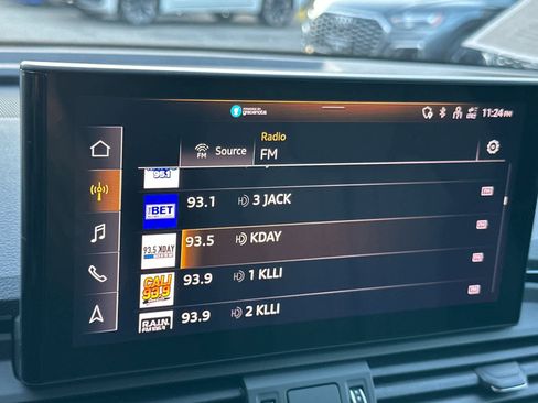 Used 2025 Audi Q5 2.0T Premium image 18