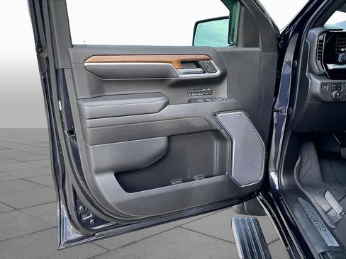 Certified 2022 Chevrolet Silverado 1500 High Country w/ High Country Premium Package AWD/4WD image 22