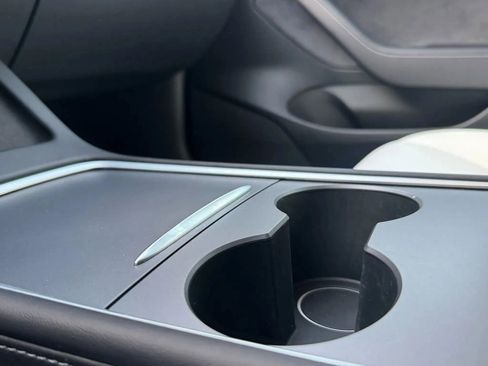 Used 2023 Tesla Model 3 Standard Range image 14