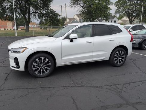 Used 2023 Volvo XC60 B5 Plus AWD/4WD image 2