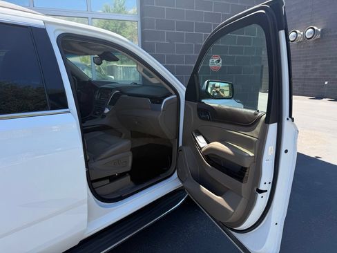 Used 2015 GMC Yukon XL SLT w/ Open Road Package AWD/4WD image 49