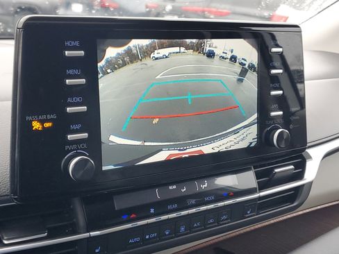 Certified 2024 Toyota Sienna XLE image 28