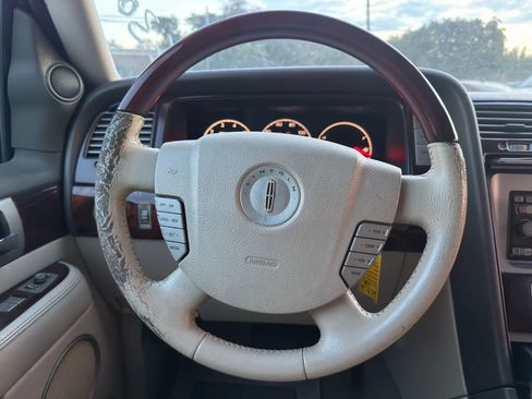 Used 2004 Lincoln Navigator 2WD image 19