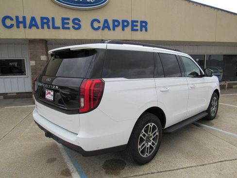 Used 2025 Ford Expedition Active AWD/4WD image 5