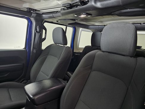 Used 2018 Jeep Wrangler Unlimited Sport S image 9