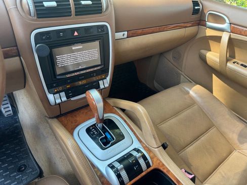 Used 2005 Porsche Cayenne Turbo image 17