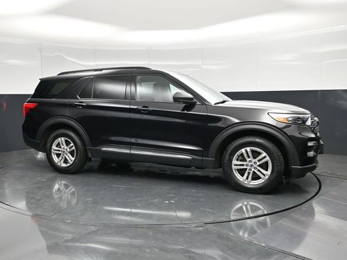 Used 2023 Ford Explorer XLT w/ Equipment Group 202A AWD/4WD image 3