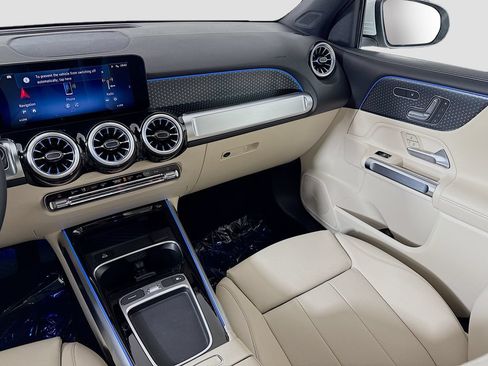 Used 2025 Mercedes-Benz GLB 250 w/ Exclusive Package image 23
