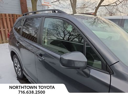 Used 2022 Subaru Forester Premium image 3