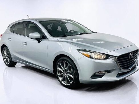 Used 2018 MAZDA MAZDA3 Touring FWD image 3