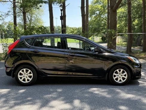 Used 2013 Hyundai Accent GS FWD image 4