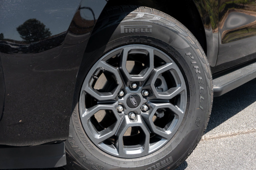Used 2025 Ford Expedition Max Active RWD image 2