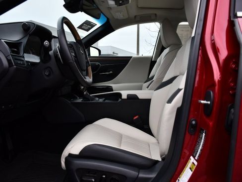 Used 2025 Lexus ES 300h Ultra Luxury image 14