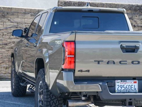 Used 2025 Toyota Tacoma TRD Sport w/ TRD Sport Upgrade Package image 9