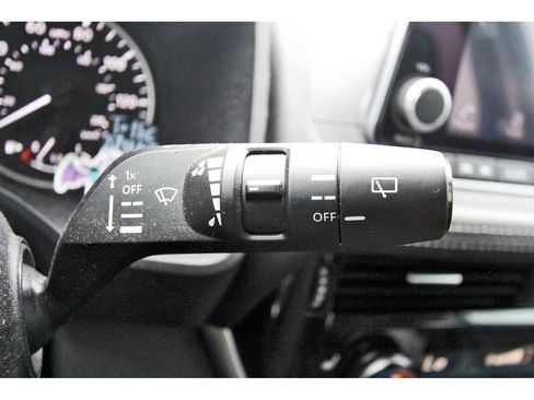Used 2023 Nissan Rogue SV w/ SV Premium Package FWD image 12