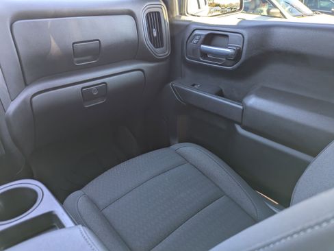 Used 2022 Chevrolet Silverado 1500 Custom image 10