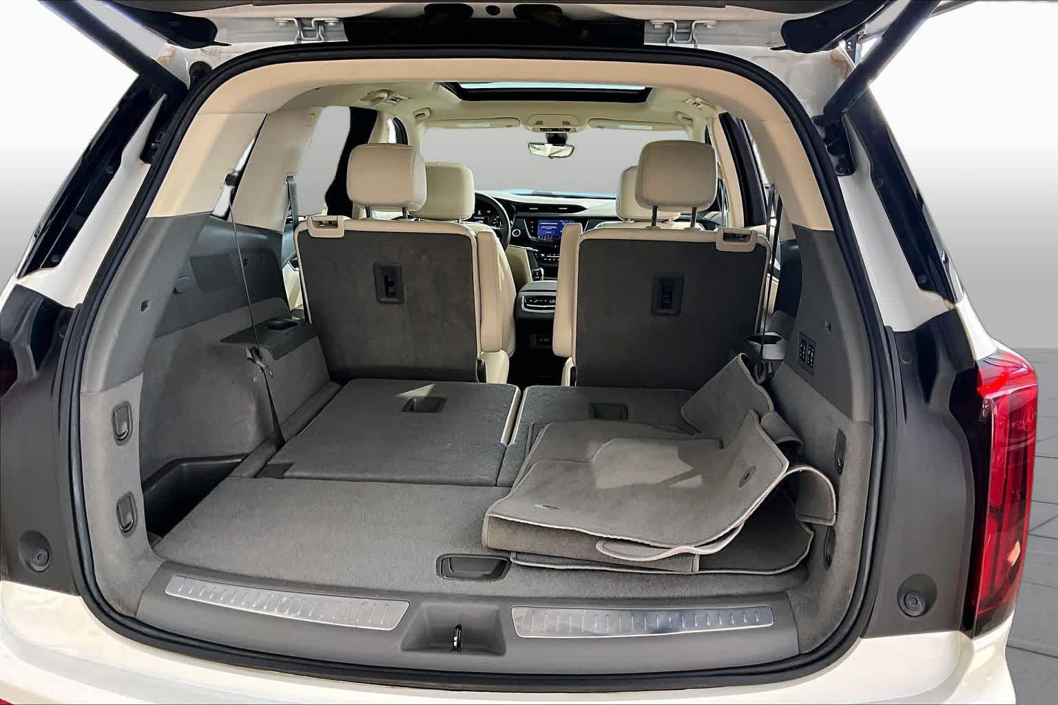 Used 2022 Cadillac XT6 Premium Luxury w/ Technology Package FWD image 35