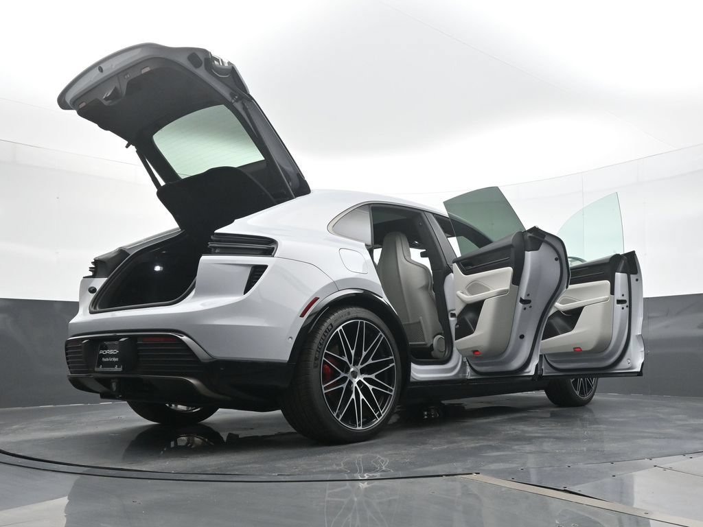 Certified 2025 Porsche Macan Turbo Electric AWD/4WD image 28