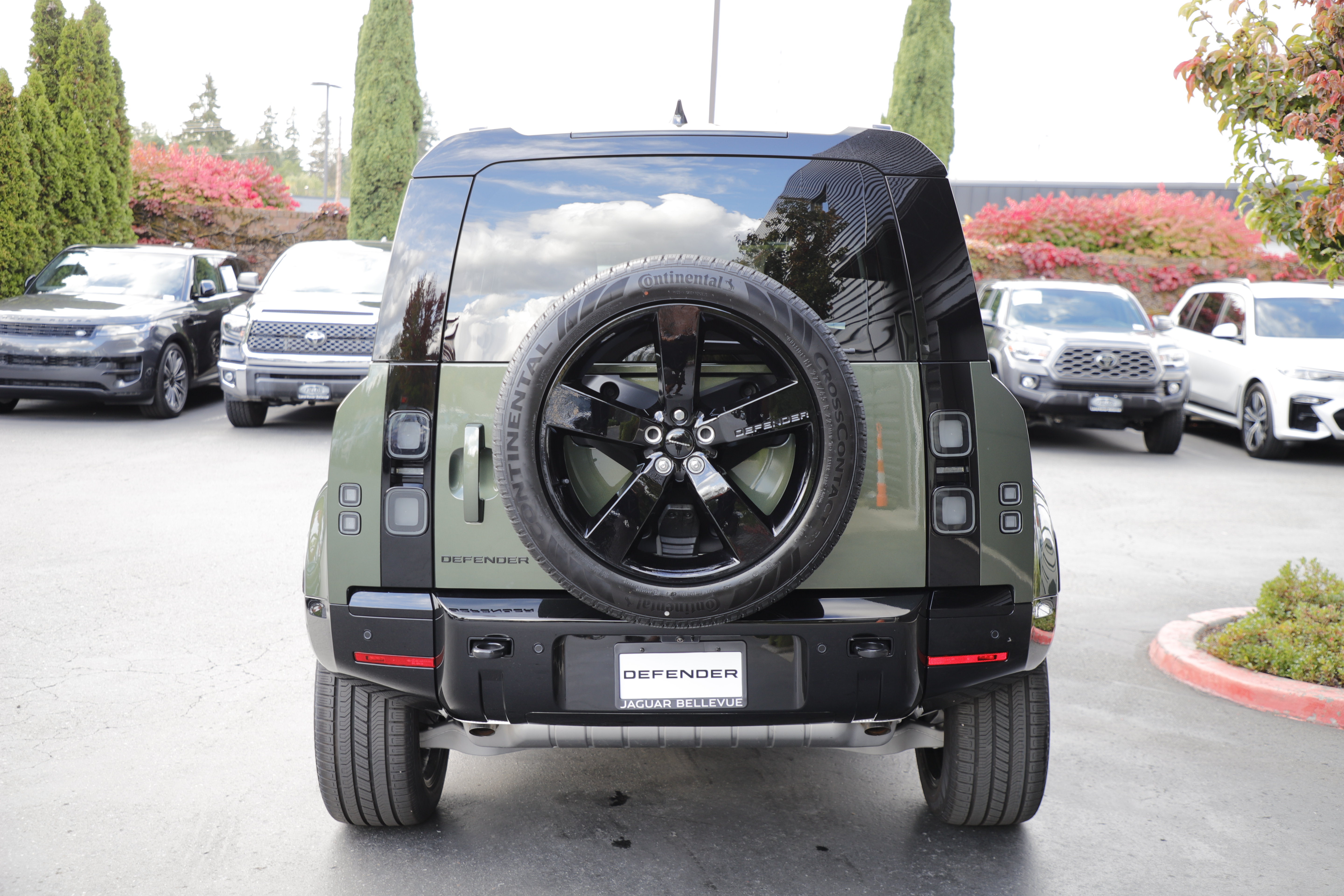 New 2026 Land Rover Defender 110 X-Dynamic SE AWD/4WD image 9