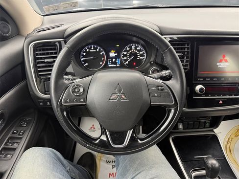Used 2020 Mitsubishi Outlander SE image 15