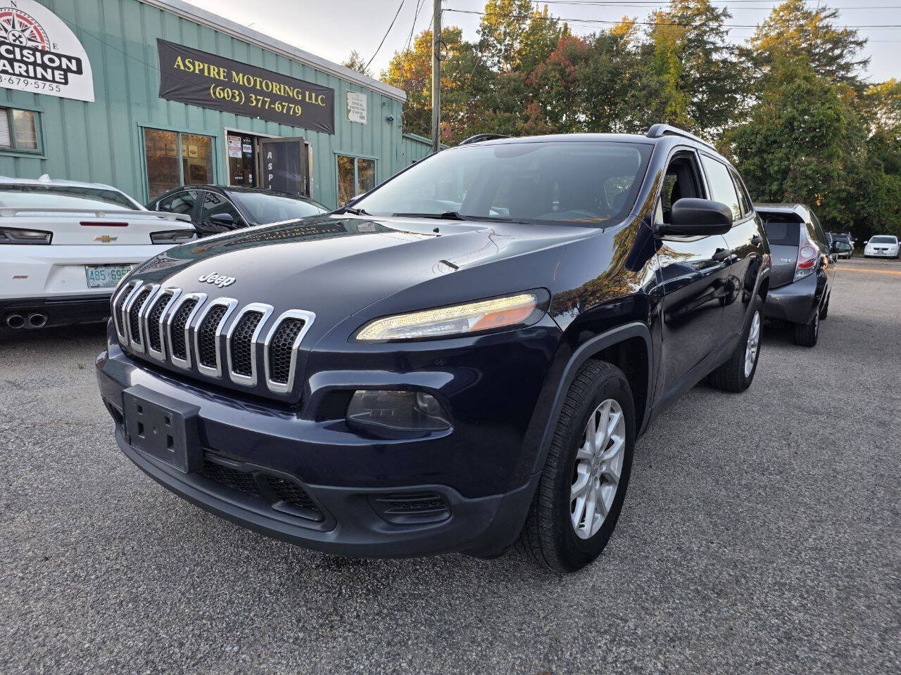 Used 2015 Jeep Cherokee Sport w/ Cold Weather Group AWD/4WD image 5