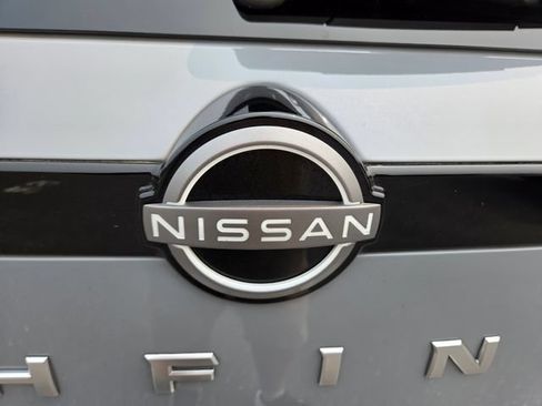 Used 2024 Nissan Pathfinder SL AWD/4WD image 24