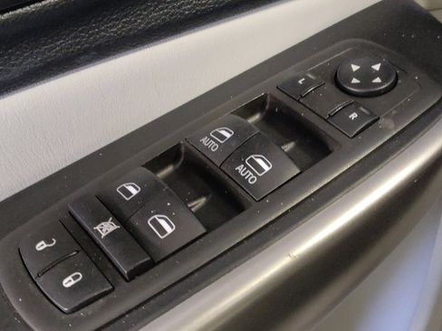 Used 2021 Jeep Cherokee Latitude Lux w/ Mopar Interior Package FWD image 27
