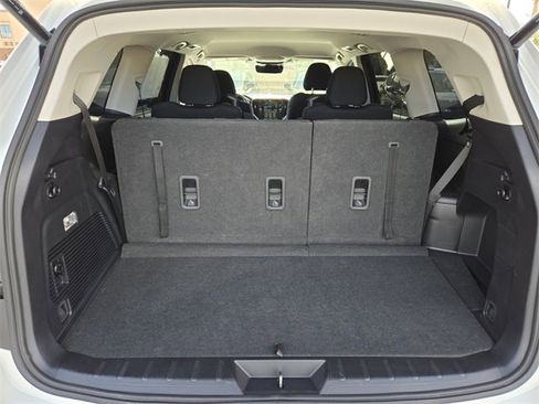 Used 2023 Subaru Ascent Premium w/ Convenience Package image 12