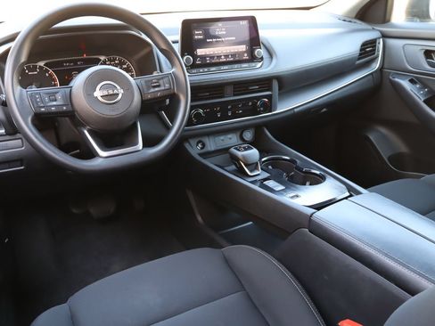 Used 2024 Nissan Rogue S FWD image 4